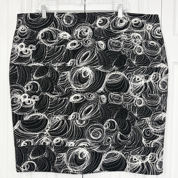 Alfani Black & White Swirling Geo Print Stretch Knit Pull-On Skirt 2X - Picture 1 of 15
